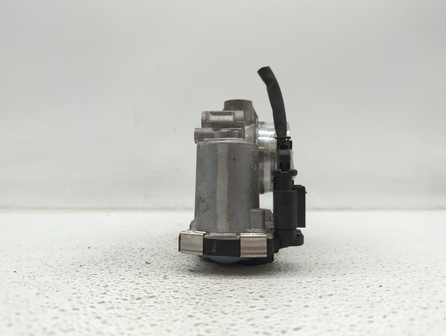 2017-2018 Chevrolet Cruze Throttle Body P/N:12671379AA Fits Fits 2017 2018 OEM Used Auto Parts - Oemusedautoparts1.com