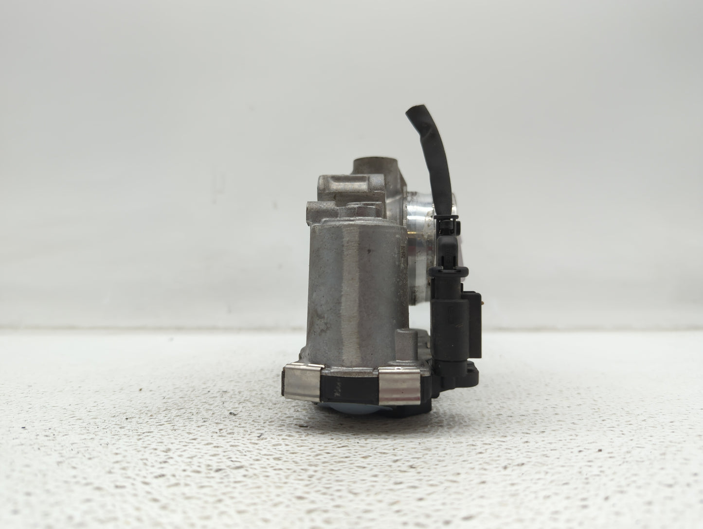 2017-2018 Chevrolet Cruze Throttle Body P/N:12671379AA Fits Fits 2017 2018 OEM Used Auto Parts - Oemusedautoparts1.com
