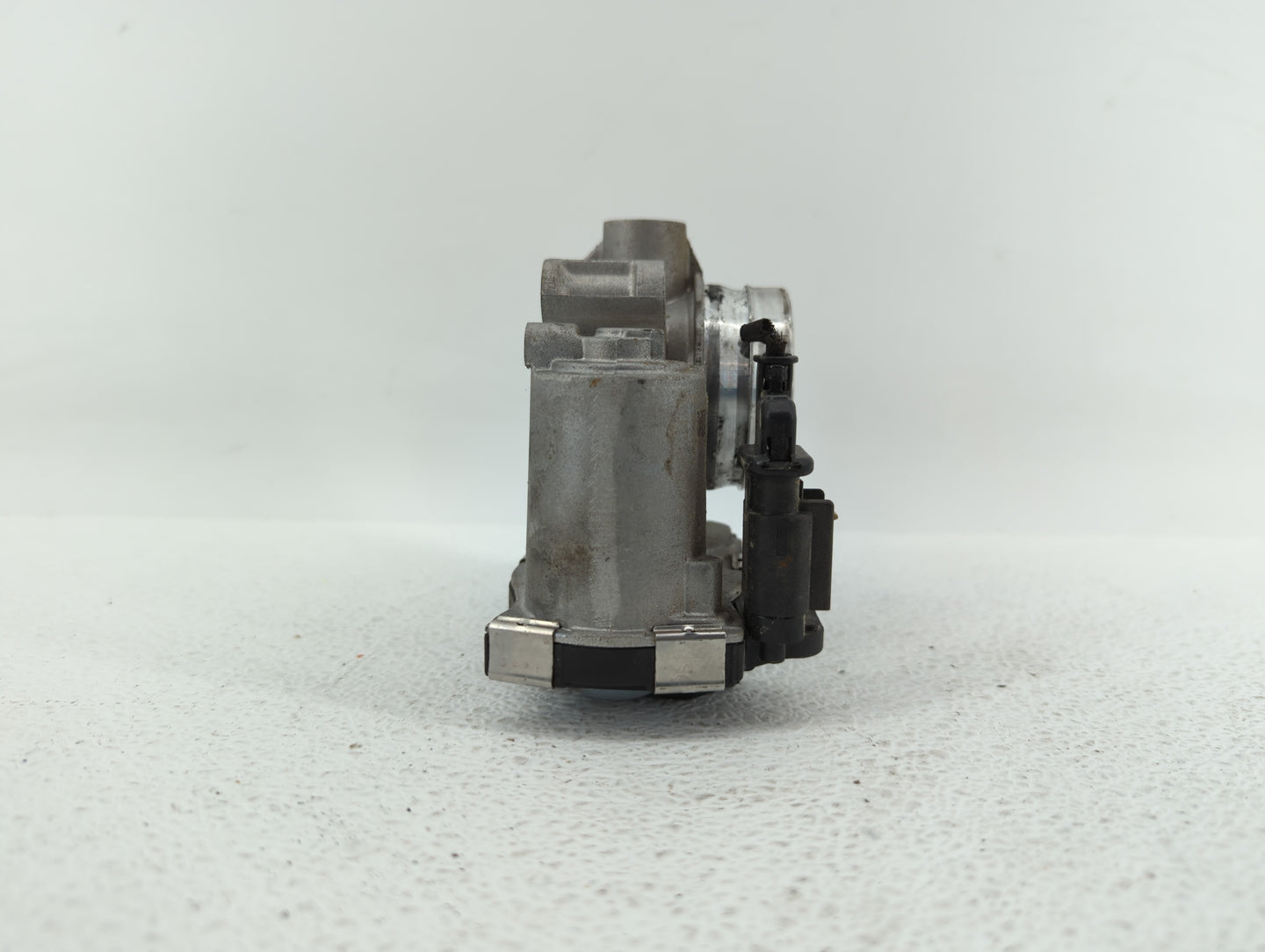 2017-2018 Chevrolet Cruze Throttle Body P/N:12671379AA Fits Fits 2017 2018 OEM Used Auto Parts - Oemusedautoparts1.com