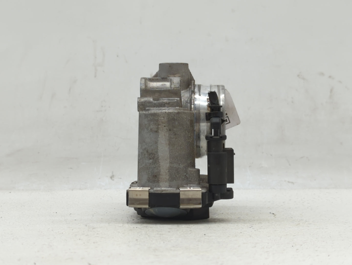 2017-2018 Chevrolet Cruze Throttle Body P/N:12671379AA 52049766 Fits Fits 2017 2018 OEM Used Auto Parts - Oemusedautoparts1.