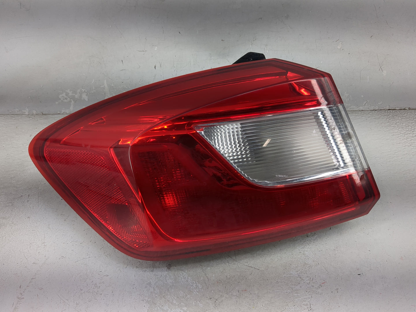 2017-2019 Chevrolet Cruze Tail Light Assembly Driver Left OEM P/N:84332798 Fits Fits 2017 2018 2019 OEM Used Auto Parts - Oe