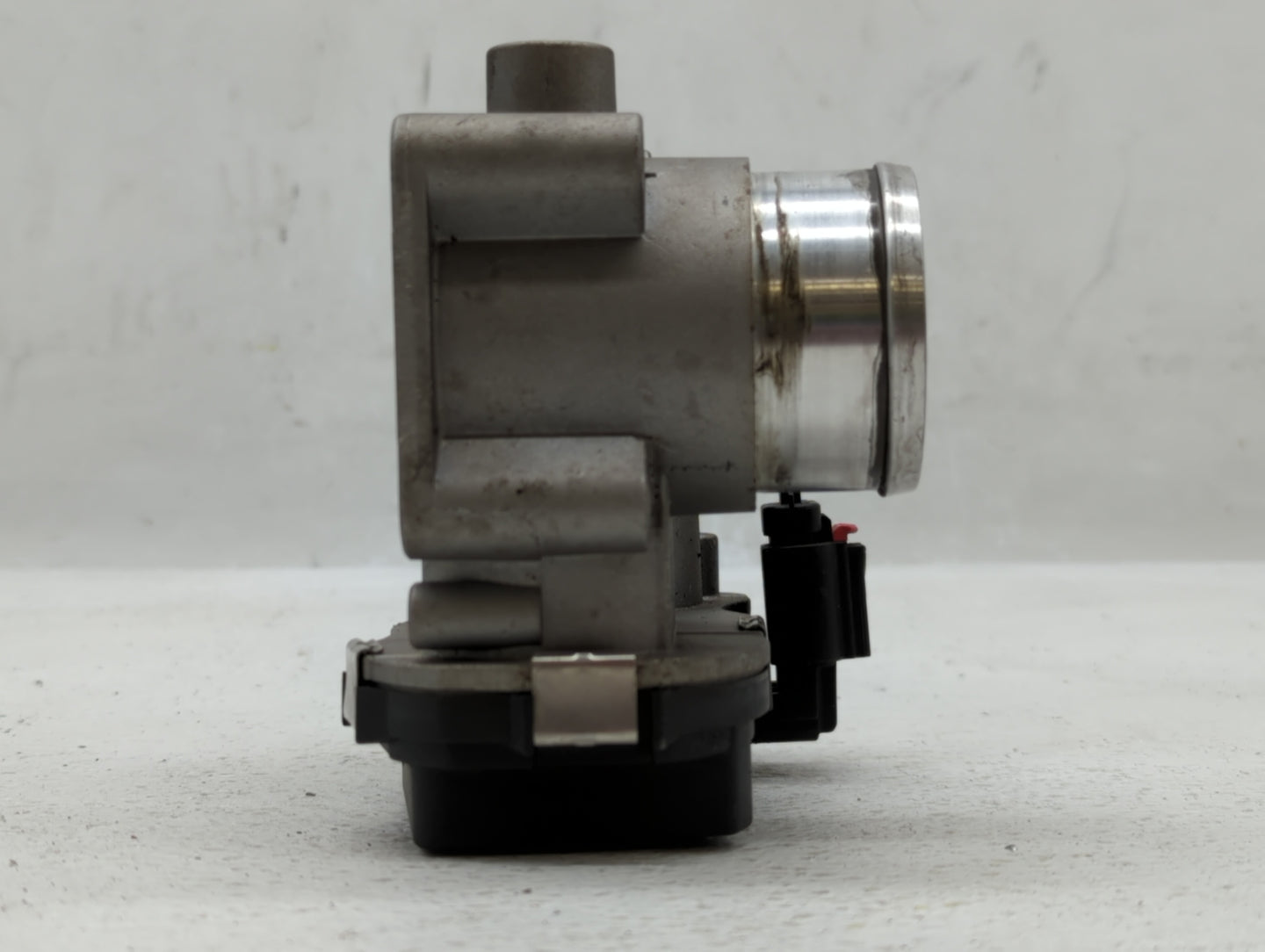 2017-2019 Chevrolet Cruze Throttle Body P/N:04892945AA Fits Fits 2016 2017 2018 2019 2020 2021 2022 OEM Used Auto Parts - Oe