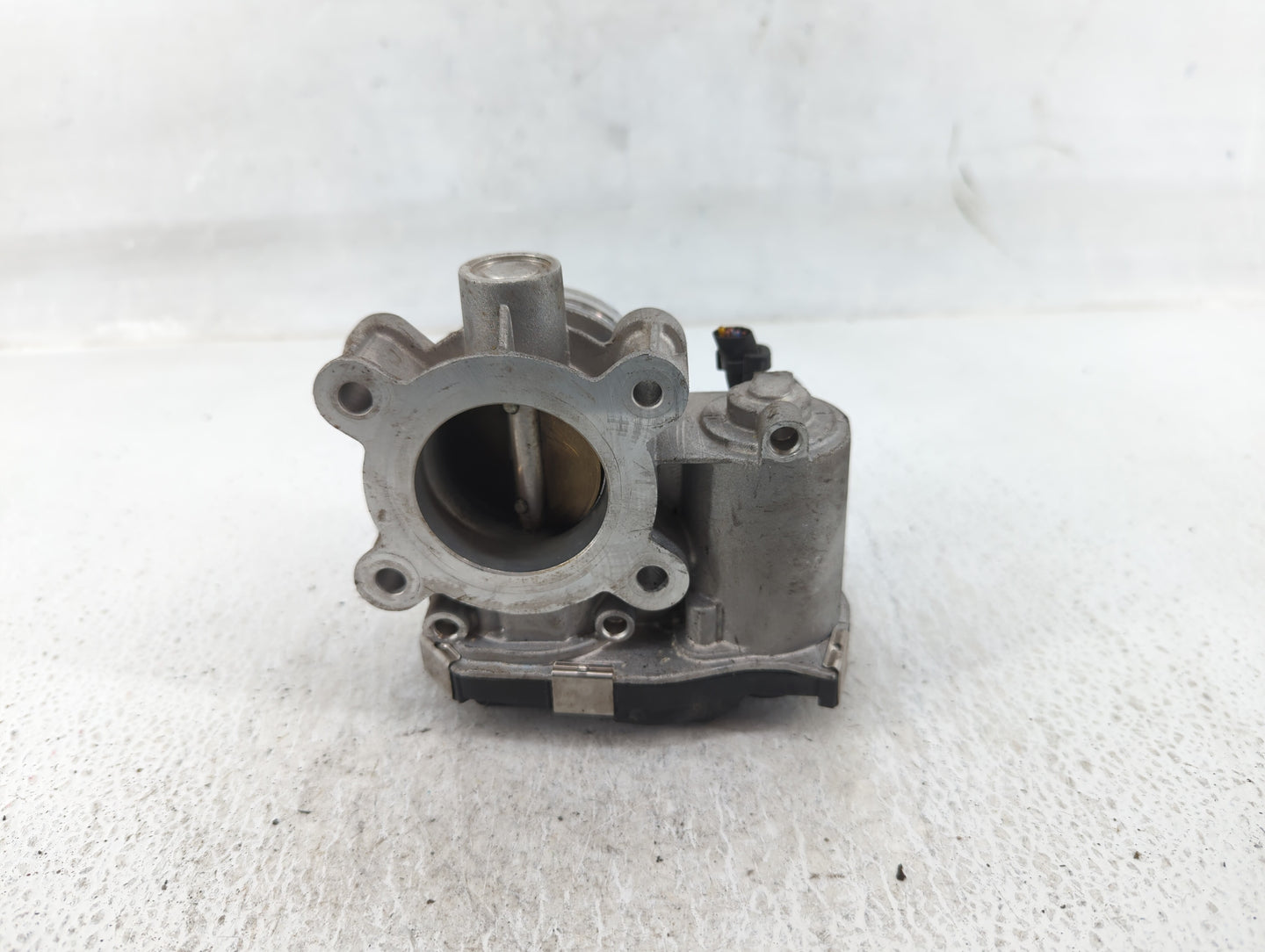 2017-2019 Chevrolet Cruze Throttle Body P/N:12671379AA Fits Fits 2016 2017 2018 2019 2020 2021 2022 OEM Used Auto Parts - Oe