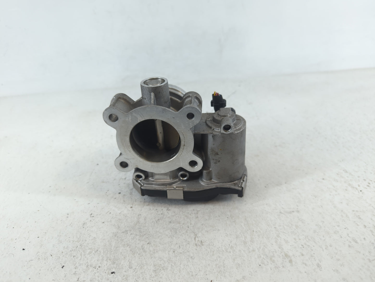 2017-2019 Chevrolet Cruze Throttle Body P/N:12671379AA Fits Fits 2016 2017 2018 2019 2020 2021 2022 OEM Used Auto Parts - Oe