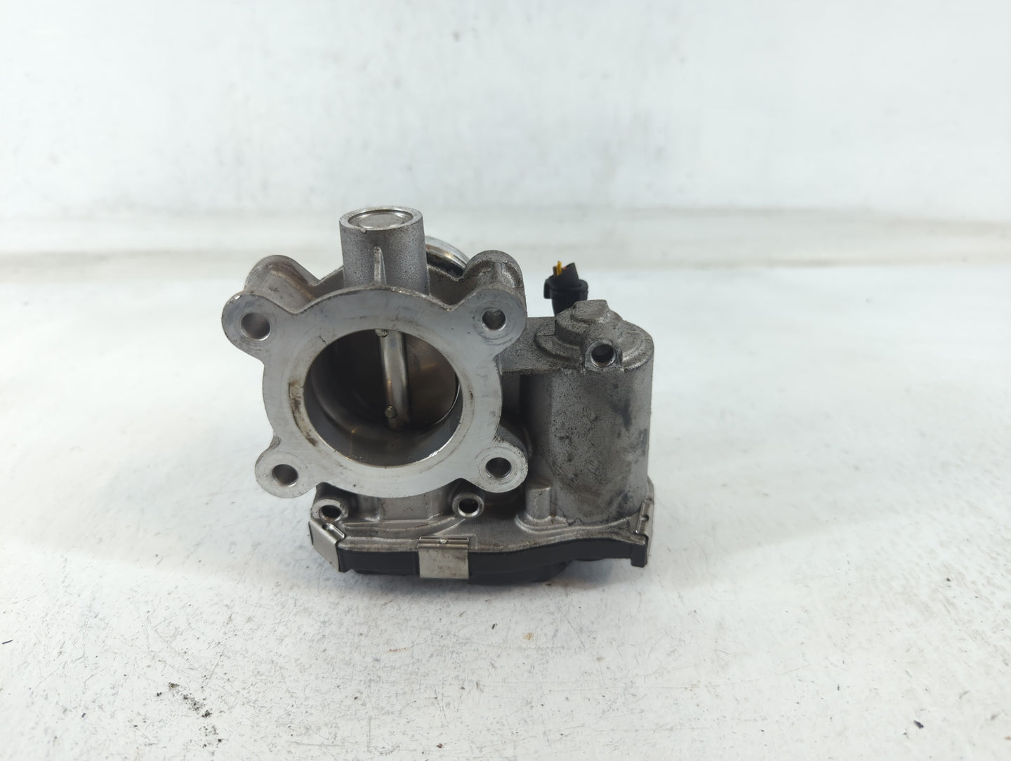 2017-2019 Chevrolet Cruze Throttle Body P/N:12671379AA Fits Fits 2016 2017 2018 2019 2020 2021 2022 OEM Used Auto Parts - Oe