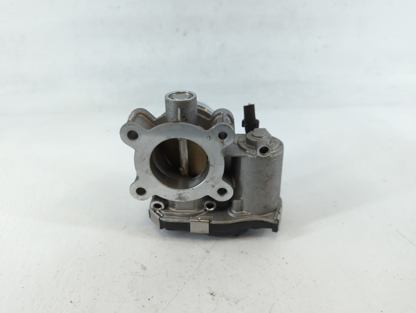 2017-2019 Chevrolet Cruze Throttle Body P/N:12671379AA Fits Fits 2016 2017 2018 2019 2020 2021 2022 OEM Used Auto Parts - Oe