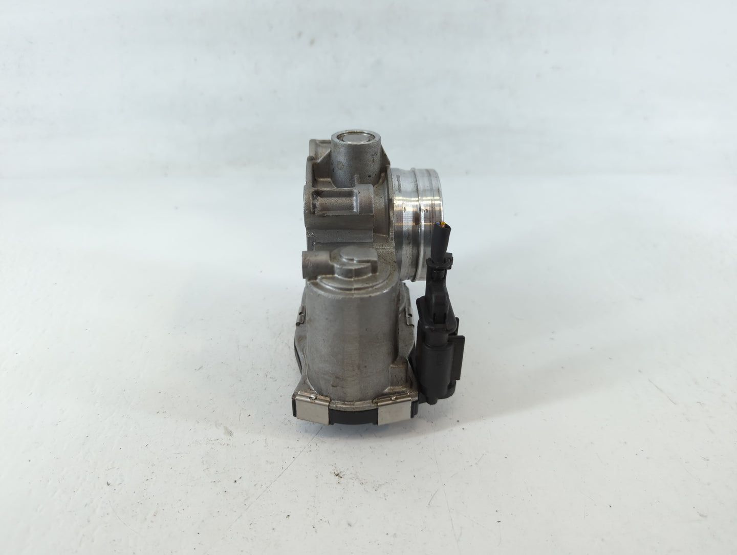 2017-2019 Chevrolet Cruze Throttle Body P/N:12671379AA Fits Fits 2016 2017 2018 2019 2020 2021 2022 OEM Used Auto Parts - Oe