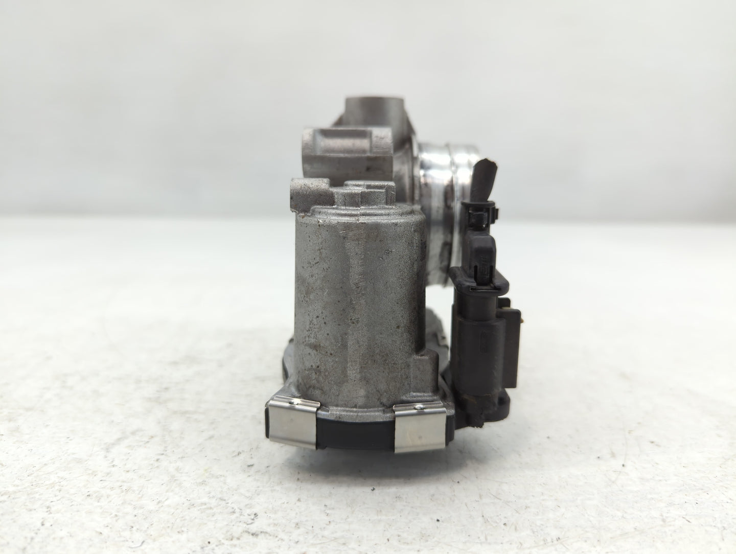 2017-2019 Chevrolet Cruze Throttle Body P/N:12671379AA Fits Fits 2016 2017 2018 2019 2020 2021 2022 OEM Used Auto Parts - Oe