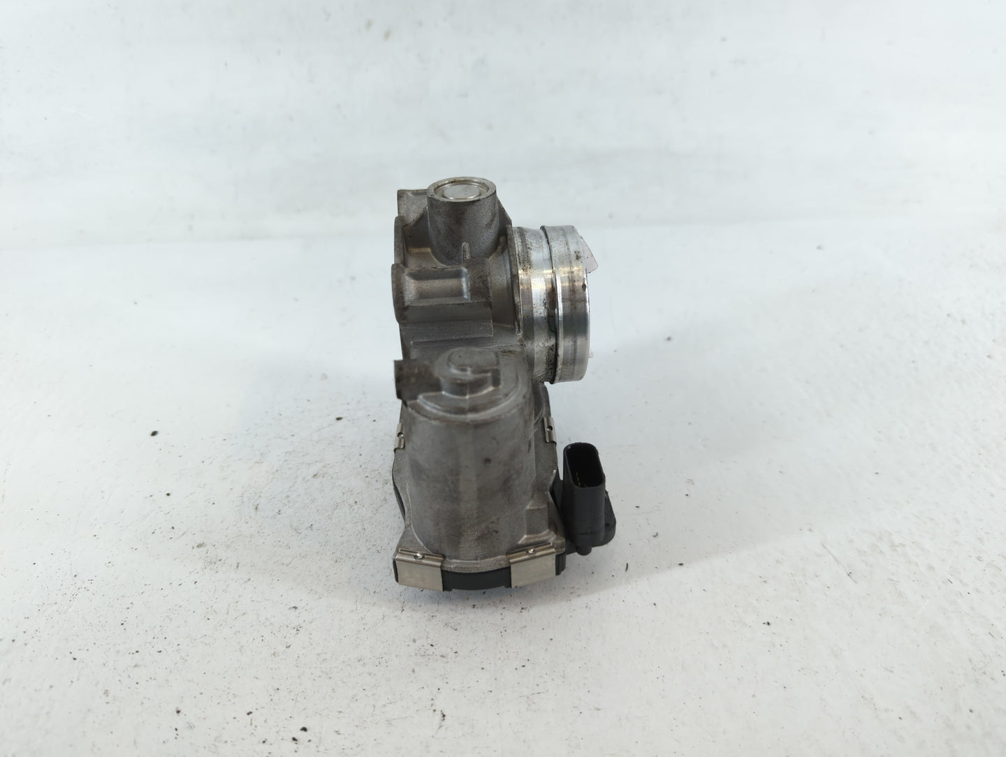 2017-2019 Chevrolet Cruze Throttle Body P/N:12671379AA Fits Fits 2016 2017 2018 2019 2020 2021 2022 OEM Used Auto Parts - Oe