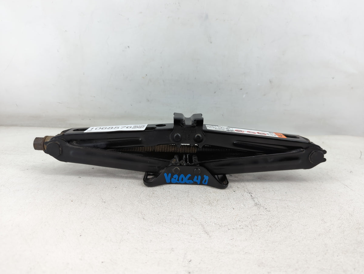 2019 Chevrolet Equinox Spare Scissor Car Jack 1068576 - Oemusedautoparts1.com