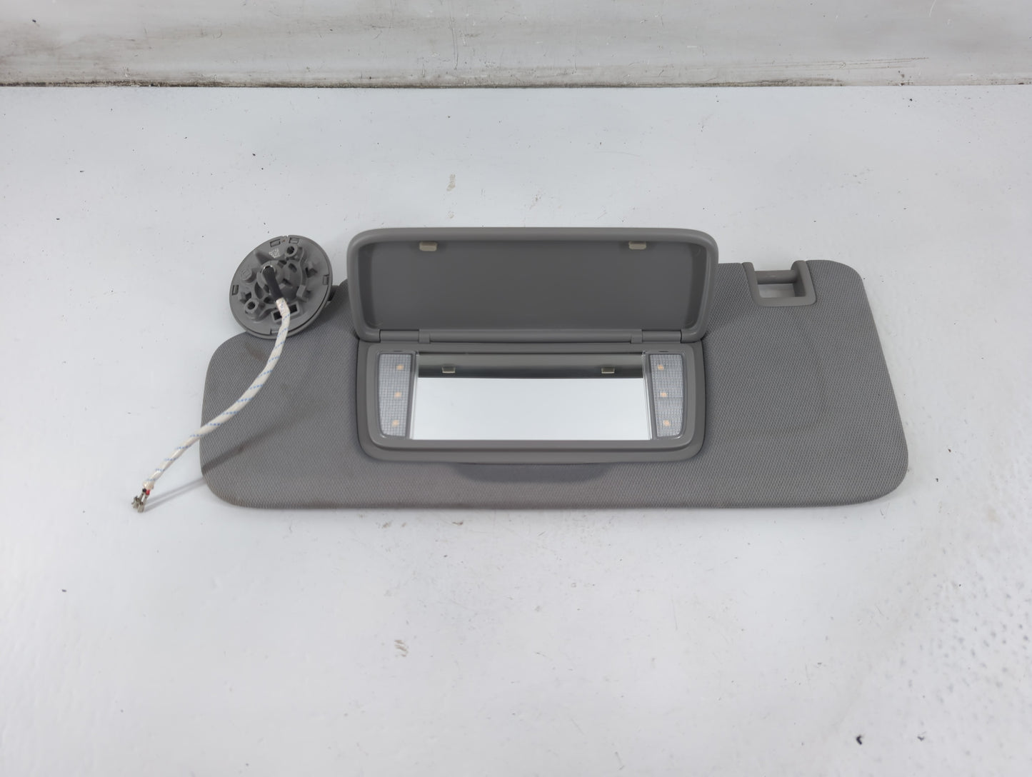 2018-2019 Chevrolet Equinox Sun Visor Shade Replacement Driver Left Mirror Fits Fits 2018 2019 OEM Used Auto Parts - Oemused