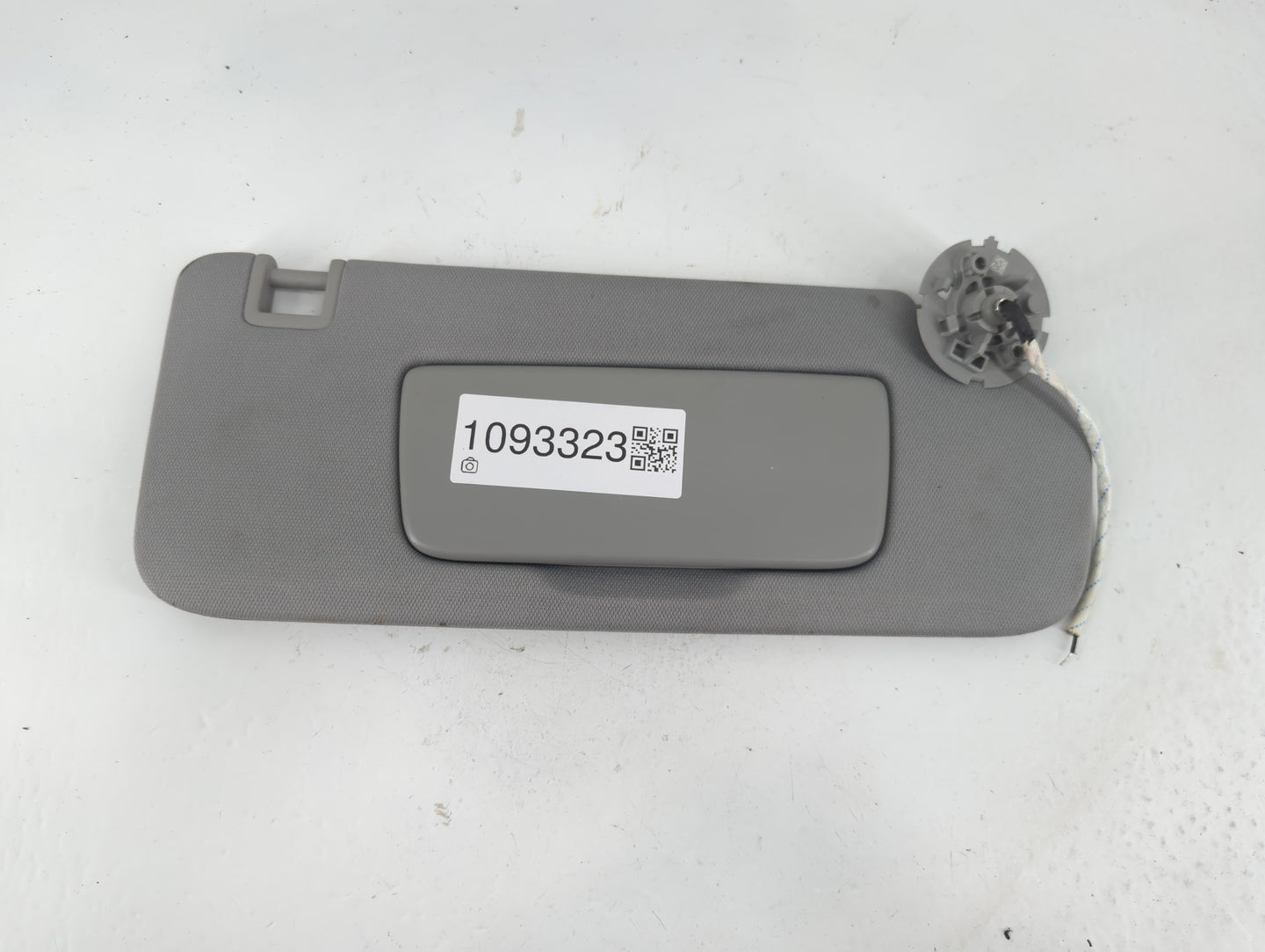 2018-2019 Chevrolet Equinox Sun Visor Shade Replacement Passenger Right Mirror Fits Fits 2018 2019 OEM Used Auto Parts - Oem