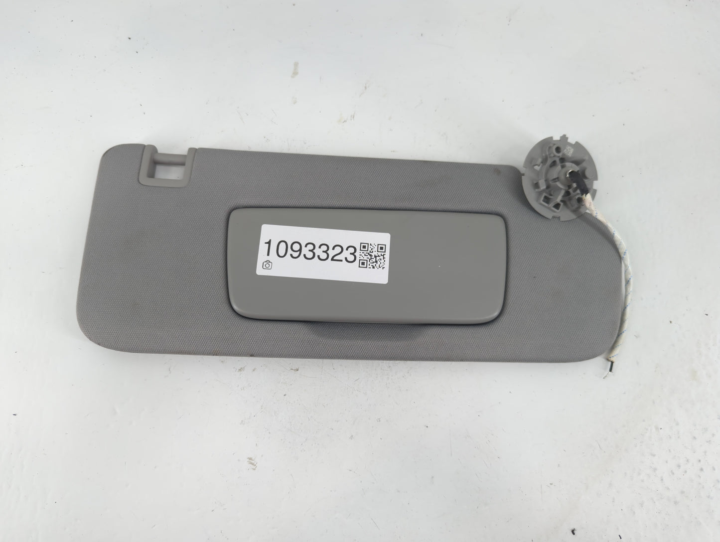 2018-2019 Chevrolet Equinox Sun Visor Shade Replacement Passenger Right Mirror Fits Fits 2018 2019 OEM Used Auto Parts - Oem