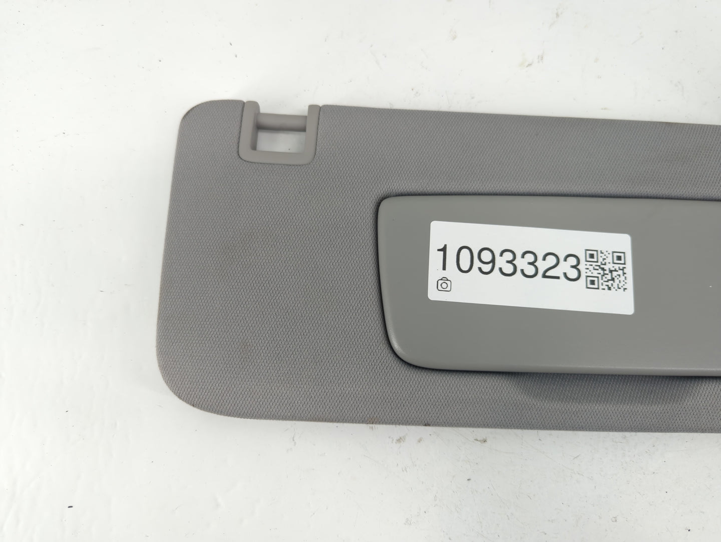 2018-2019 Chevrolet Equinox Sun Visor Shade Replacement Passenger Right Mirror Fits Fits 2018 2019 OEM Used Auto Parts - Oem