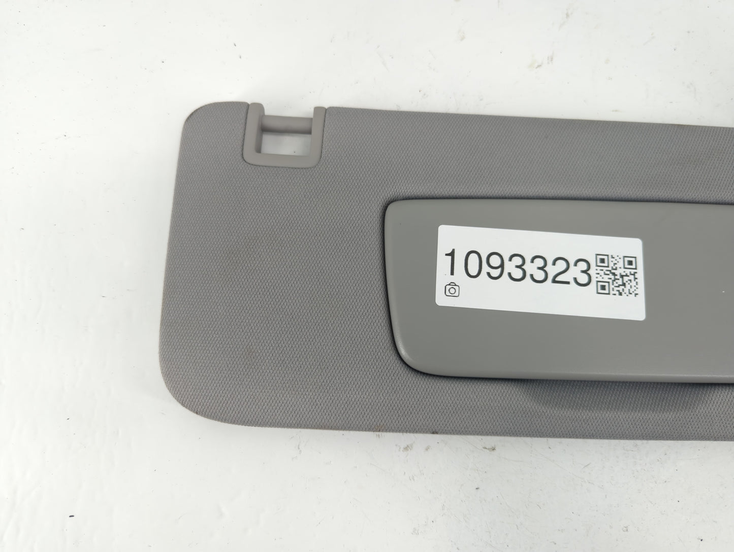 2018-2019 Chevrolet Equinox Sun Visor Shade Replacement Passenger Right Mirror Fits Fits 2018 2019 OEM Used Auto Parts - Oem