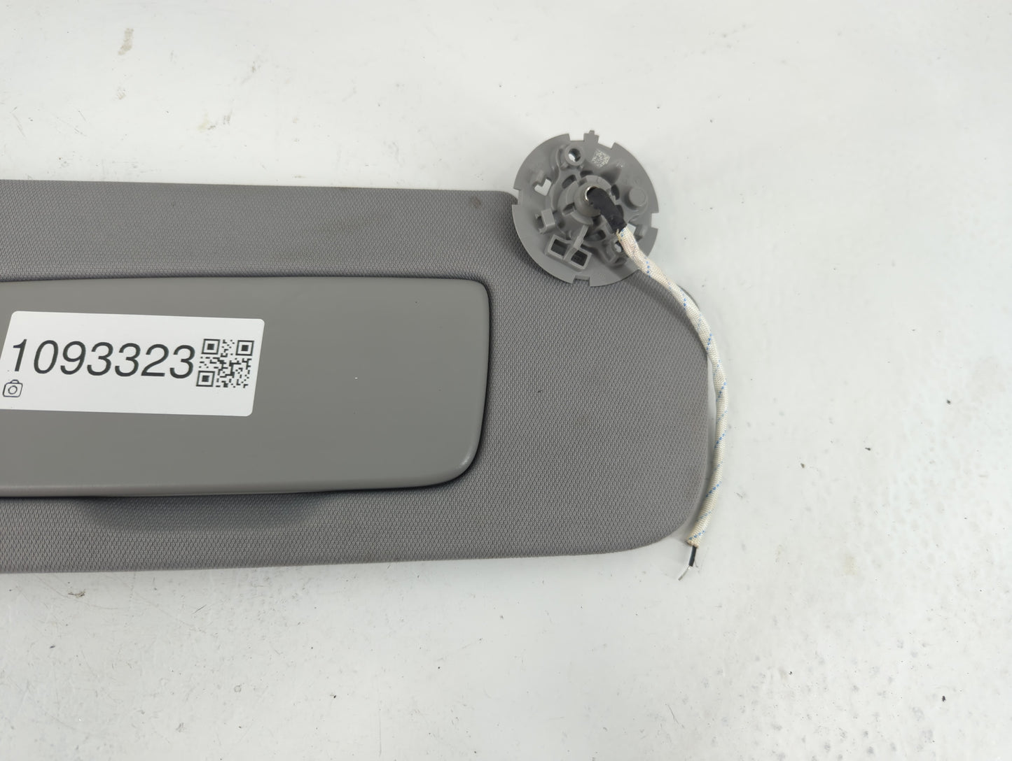 2018-2019 Chevrolet Equinox Sun Visor Shade Replacement Passenger Right Mirror Fits Fits 2018 2019 OEM Used Auto Parts - Oem