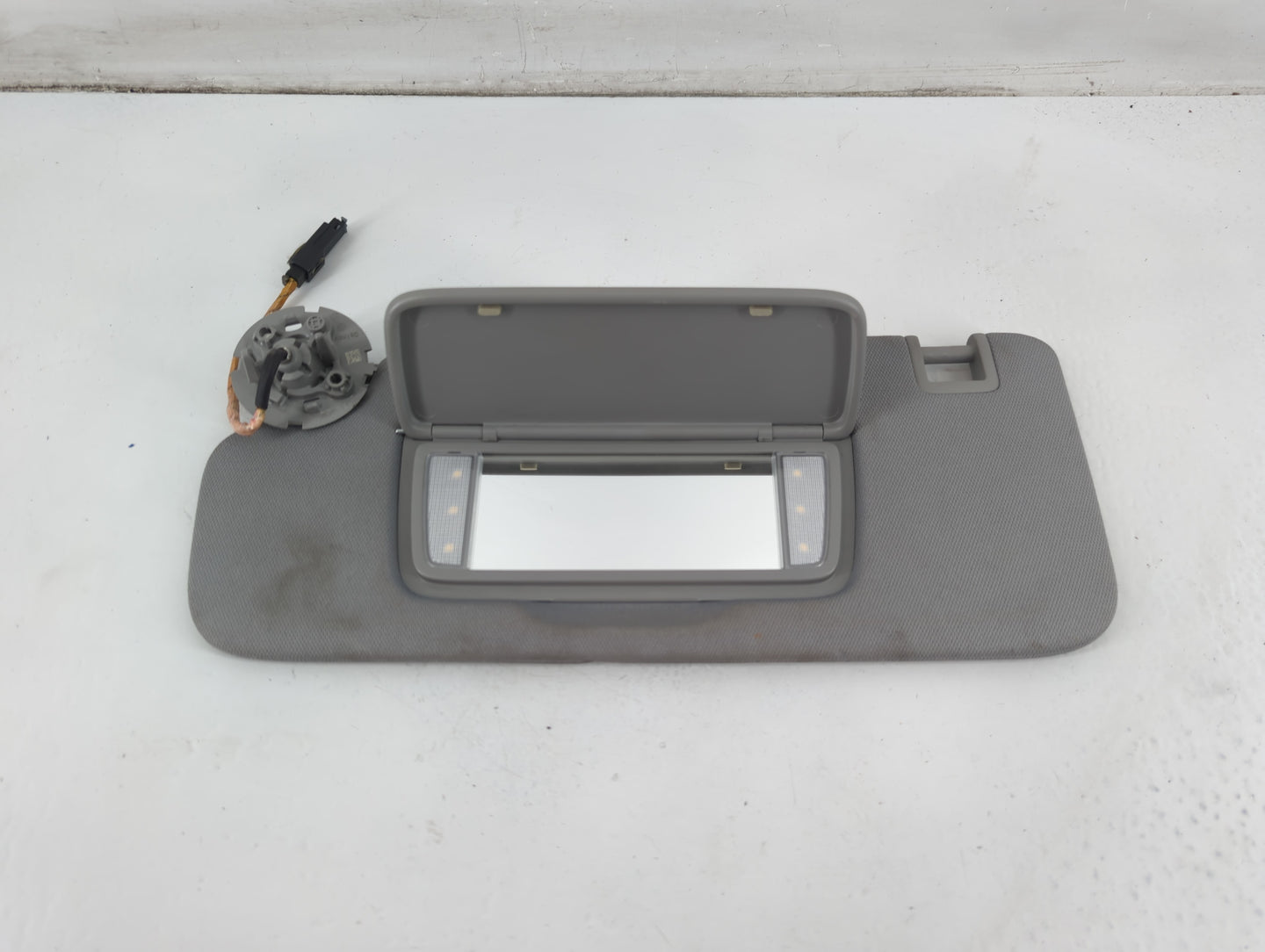 2018-2019 Chevrolet Equinox Sun Visor Shade Replacement Driver Left Mirror Fits Fits 2018 2019 OEM Used Auto Parts - Oemused