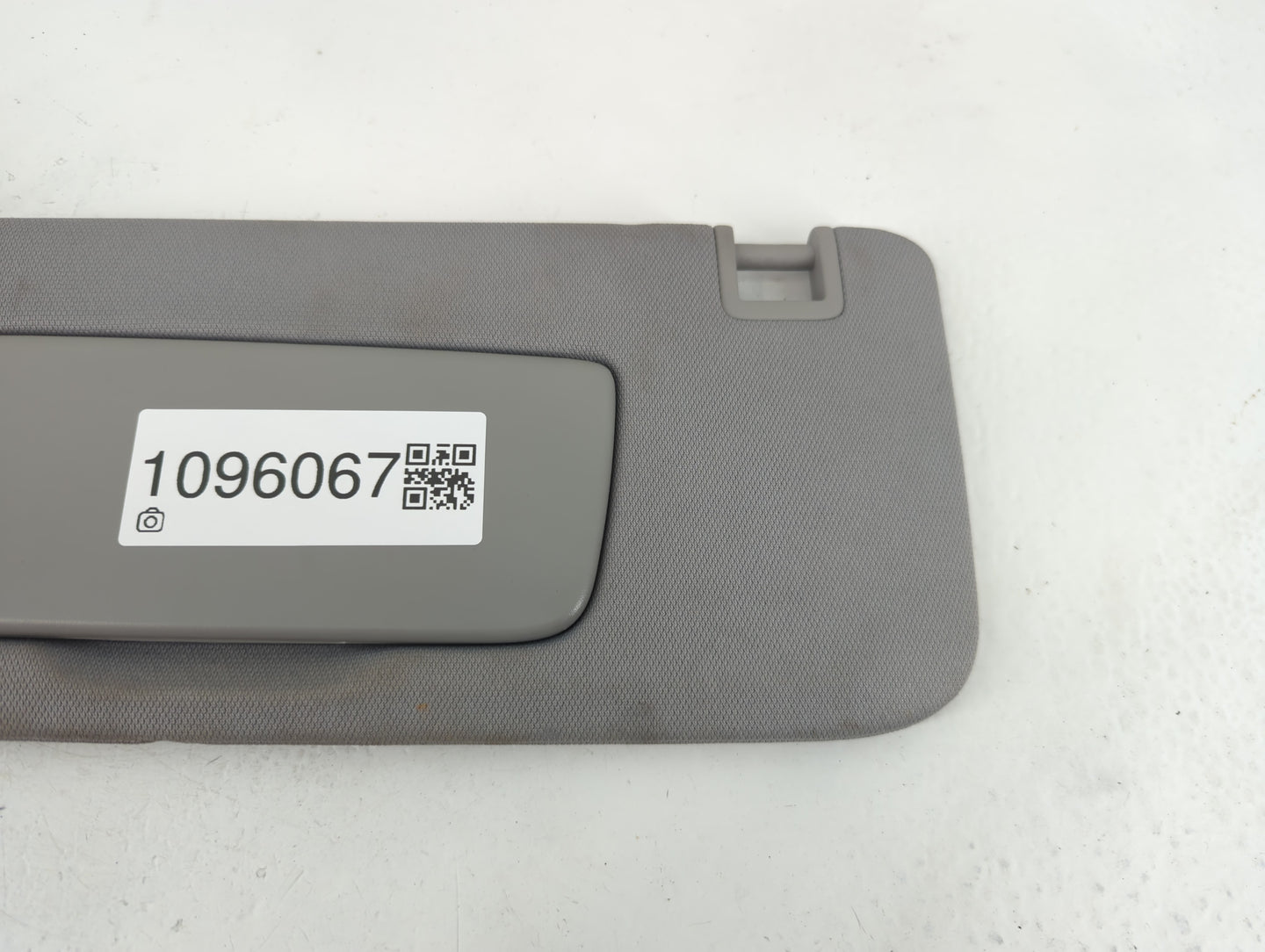 2018-2019 Chevrolet Equinox Sun Visor Shade Replacement Driver Left Mirror Fits Fits 2018 2019 OEM Used Auto Parts - Oemused