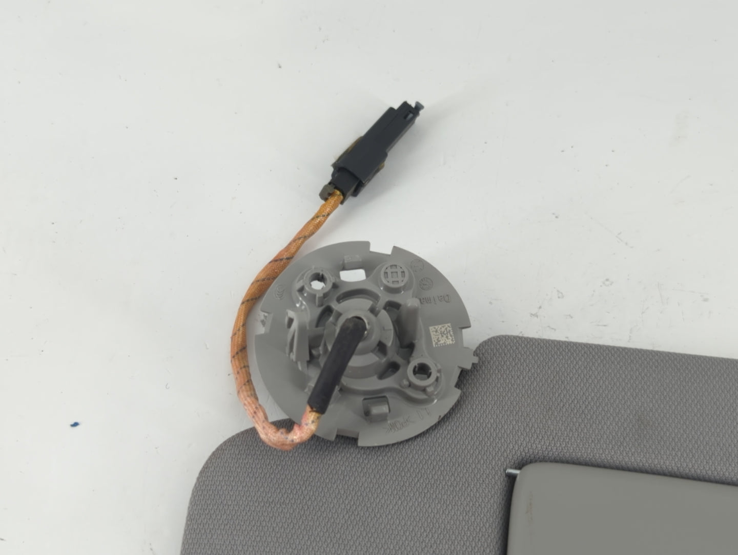 2018-2019 Chevrolet Equinox Sun Visor Shade Replacement Driver Left Mirror Fits Fits 2018 2019 OEM Used Auto Parts - Oemused