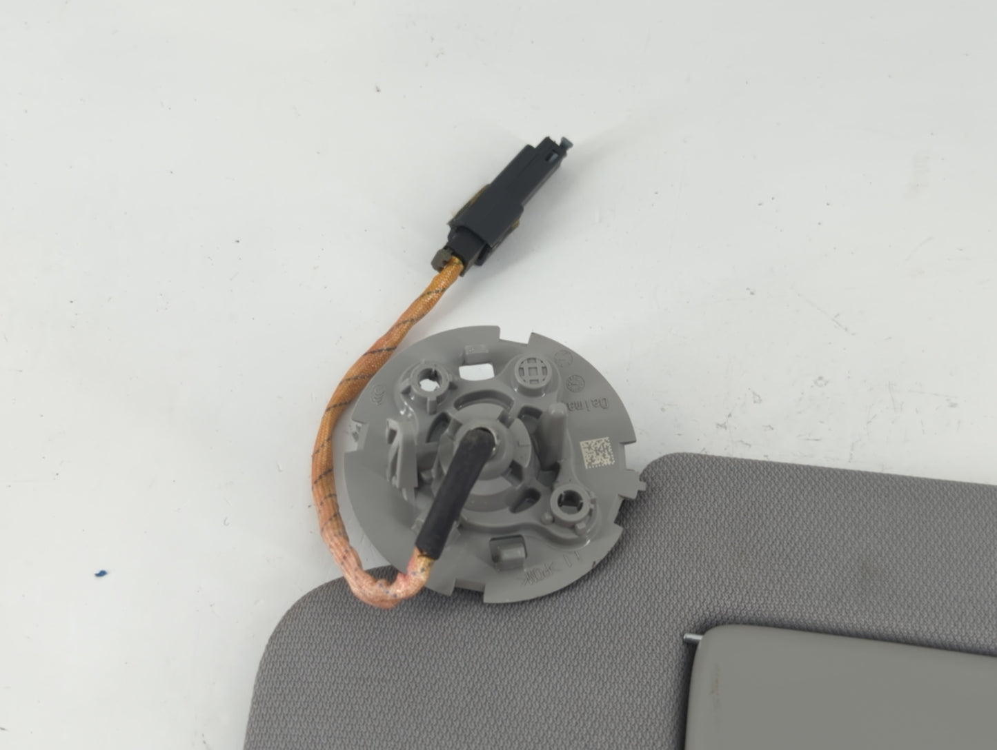 2018-2019 Chevrolet Equinox Sun Visor Shade Replacement Driver Left Mirror Fits Fits 2018 2019 OEM Used Auto Parts - Oemused