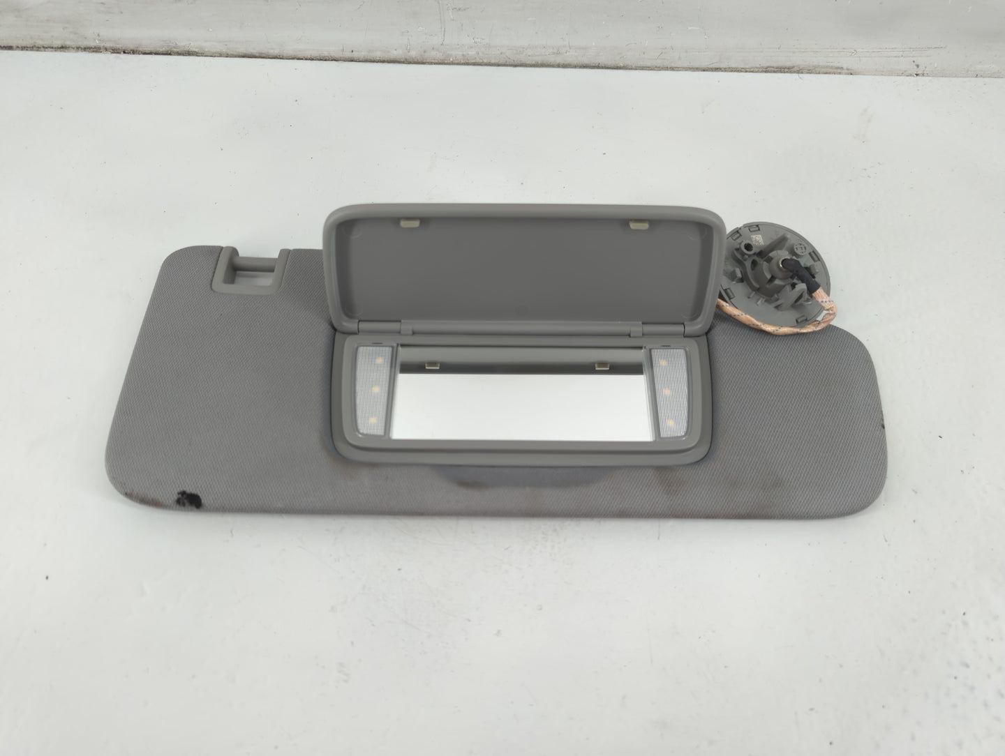 2018-2019 Chevrolet Equinox Sun Visor Shade Replacement Passenger Right Mirror Fits Fits 2018 2019 OEM Used Auto Parts - Oem