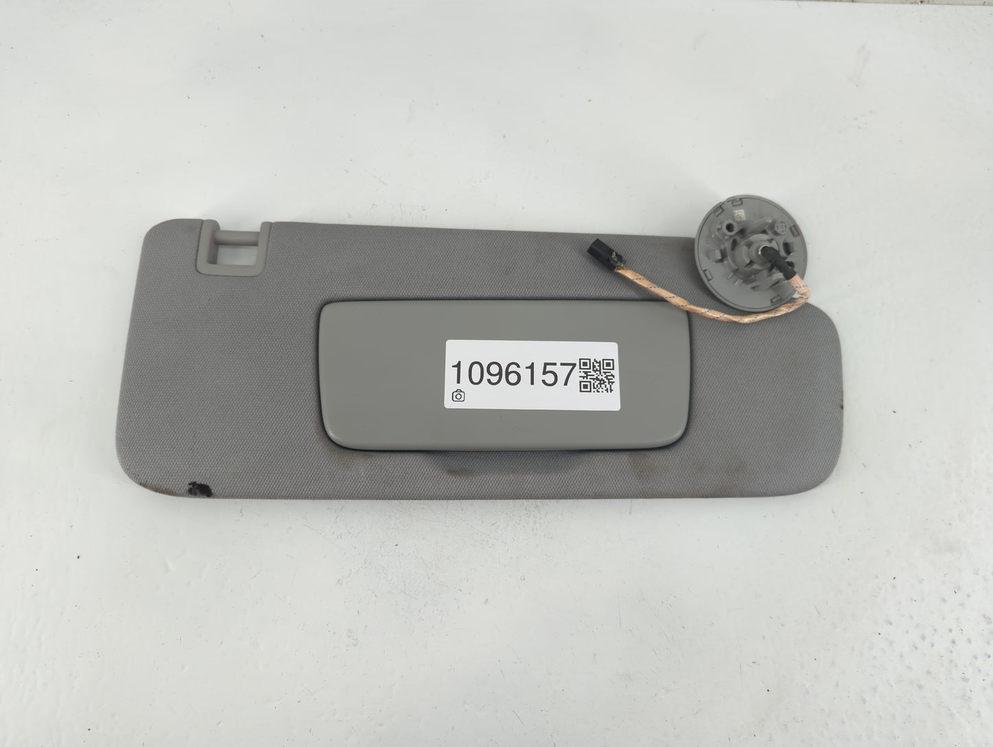 2018-2019 Chevrolet Equinox Sun Visor Shade Replacement Passenger Right Mirror Fits Fits 2018 2019 OEM Used Auto Parts - Oem
