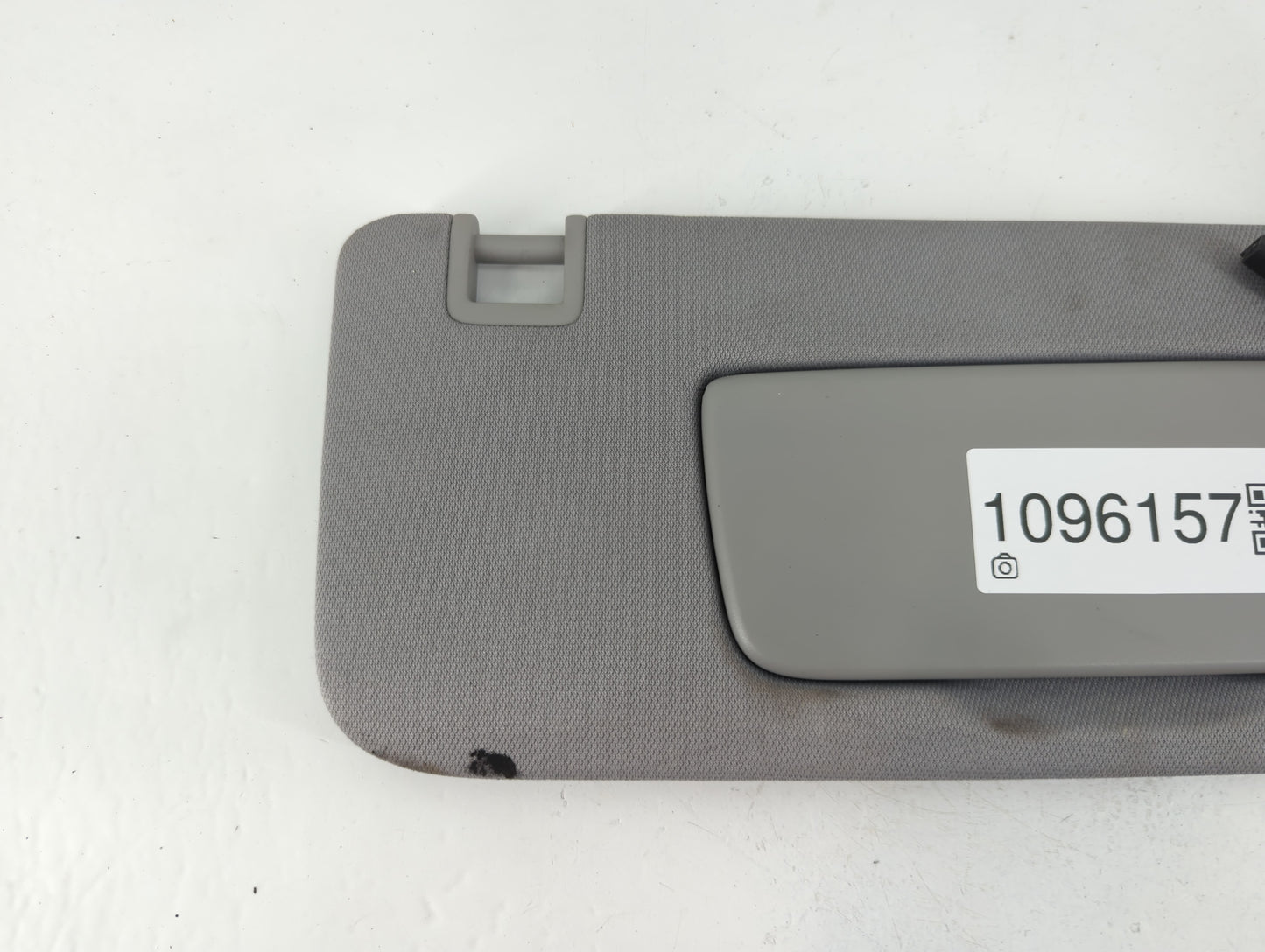 2018-2019 Chevrolet Equinox Sun Visor Shade Replacement Passenger Right Mirror Fits Fits 2018 2019 OEM Used Auto Parts - Oem