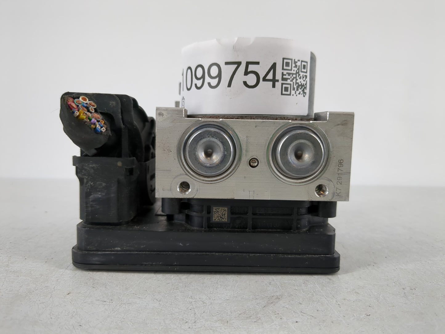 2018-2019 Chevrolet Equinox ABS Pump Control Module Replacement P/N:84646849 Fits Fits 2018 2019 2020 2021 OEM Used Auto Par