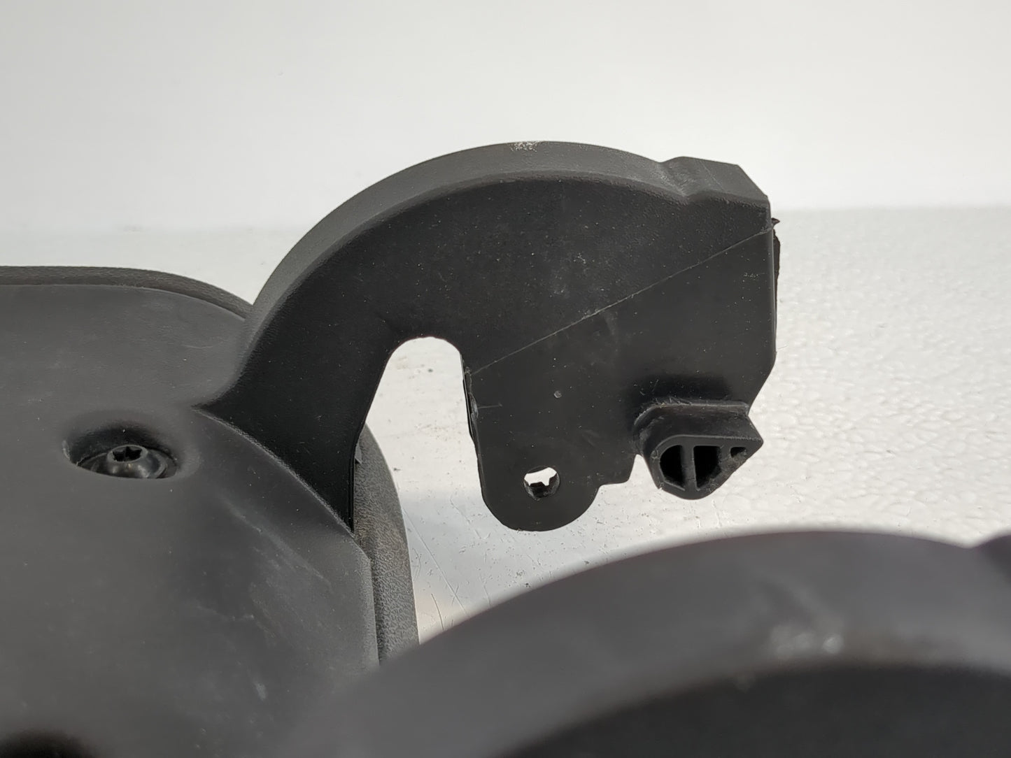 2018-2022 Chevrolet Equinox Center Console Armrest Cover Lid Fits Fits 2018 2019 2020 2021 2022 OEM Used Auto Parts - Oemuse