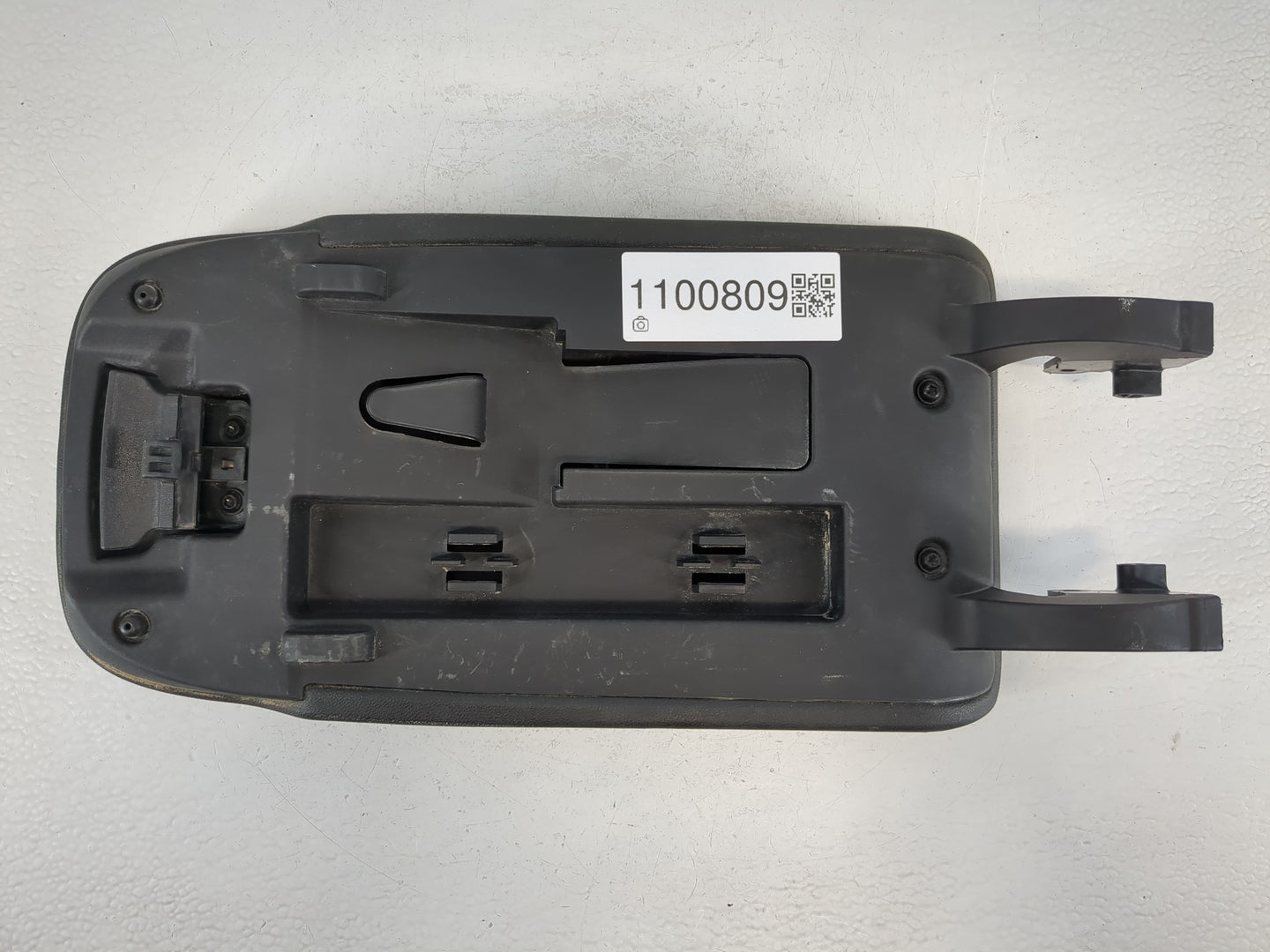 2018-2022 Chevrolet Equinox Center Console Armrest Cover Lid Fits Fits 2018 2019 2020 2021 2022 OEM Used Auto Parts - Oemuse