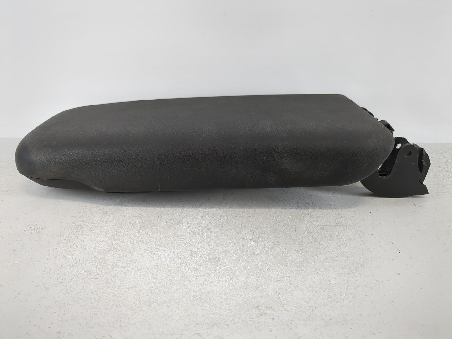 2018-2022 Chevrolet Equinox Center Console Armrest Cover Lid Fits Fits 2018 2019 2020 2021 2022 OEM Used Auto Parts - Oemuse
