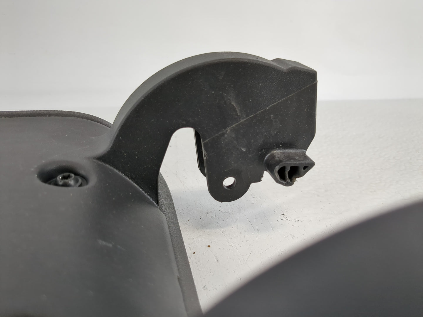 2018-2022 Chevrolet Equinox Center Console Armrest Cover Lid Fits Fits 2018 2019 2020 2021 2022 OEM Used Auto Parts - Oemuse