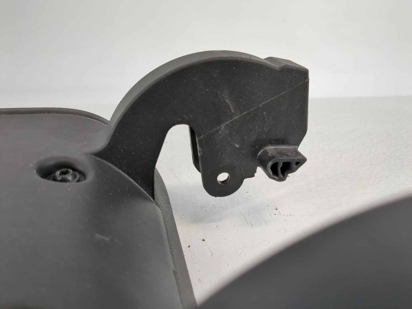 2018-2022 Chevrolet Equinox Center Console Armrest Cover Lid Fits Fits 2018 2019 2020 2021 2022 OEM Used Auto Parts - Oemuse