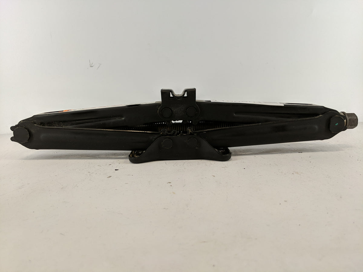 2019 Chevrolet Equinox Spare Scissor Car Jack 1100901 - Oemusedautoparts1.com