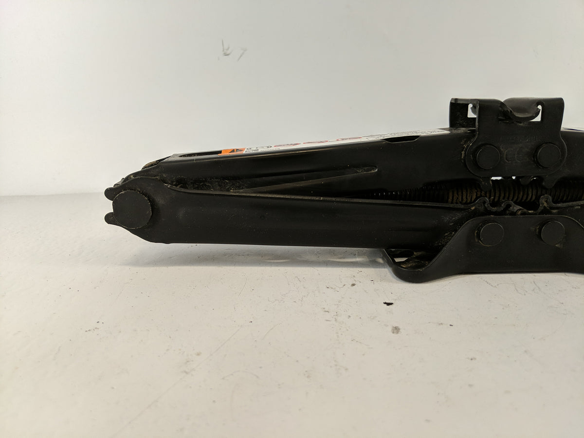 2019 Chevrolet Equinox Spare Scissor Car Jack 1100901 - Oemusedautoparts1.com