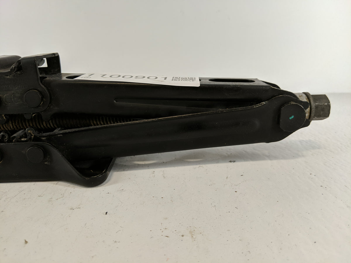 2019 Chevrolet Equinox Spare Scissor Car Jack 1100901 - Oemusedautoparts1.com