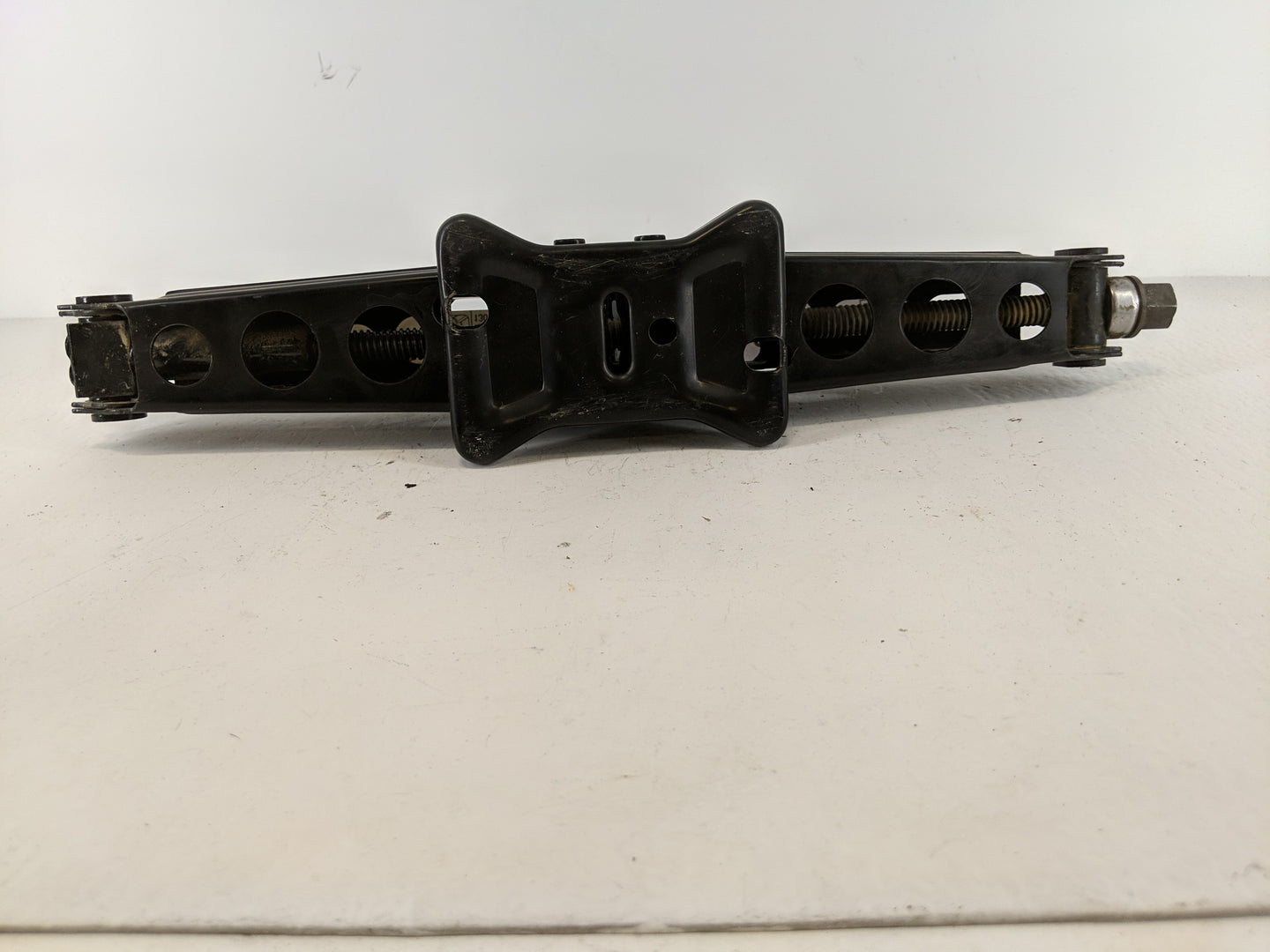 2019 Chevrolet Equinox Spare Scissor Car Jack 1100901 - Oemusedautoparts1.com