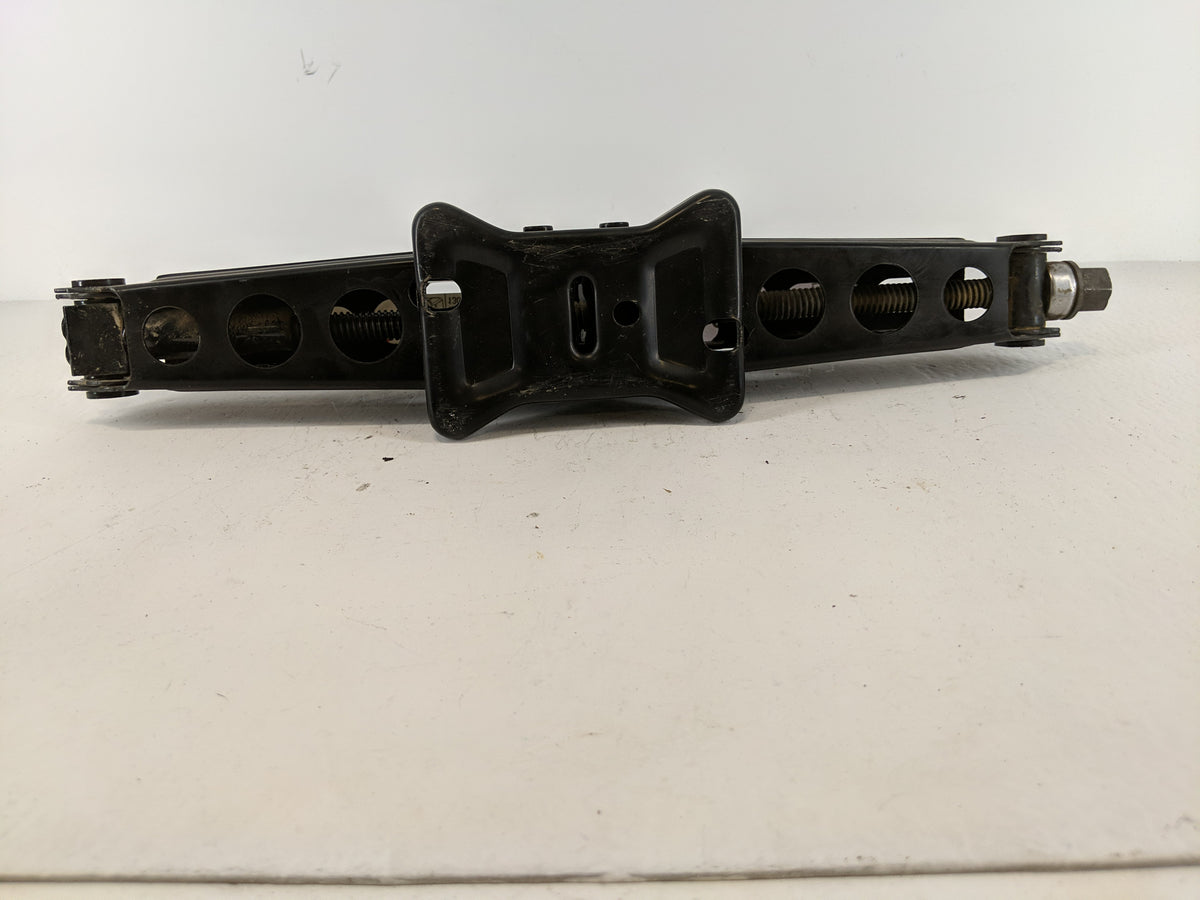 2019 Chevrolet Equinox Spare Scissor Car Jack 1100901 - Oemusedautoparts1.com