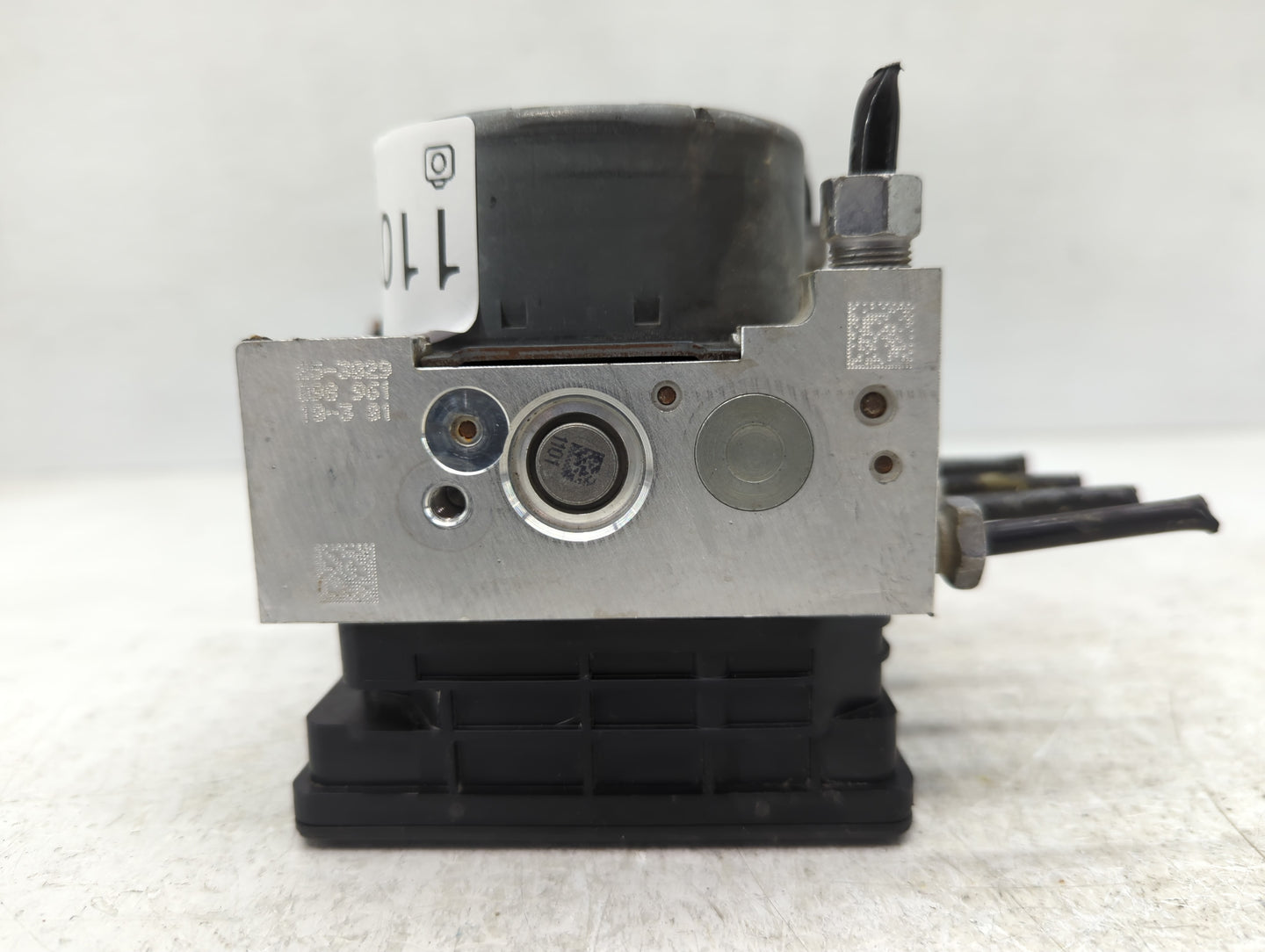 2018-2019 Chevrolet Equinox ABS Pump Control Module Replacement P/N:84646849 Fits Fits 2018 2019 2020 2021 OEM Used Auto Par