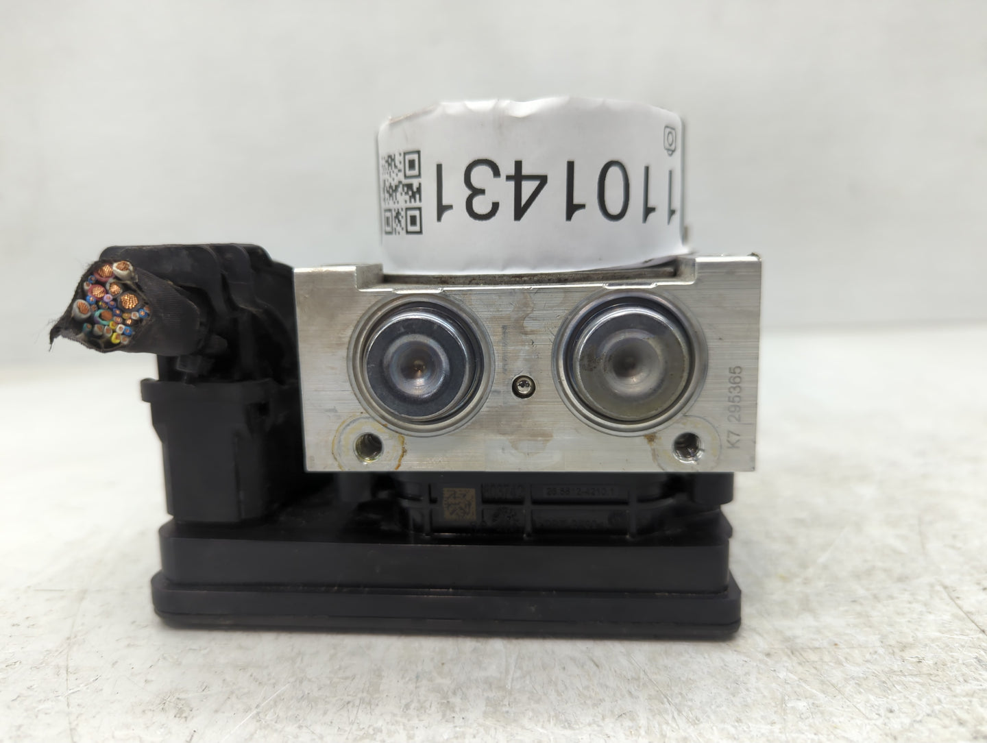 2018-2019 Chevrolet Equinox ABS Pump Control Module Replacement P/N:84646849 Fits Fits 2018 2019 2020 2021 OEM Used Auto Par