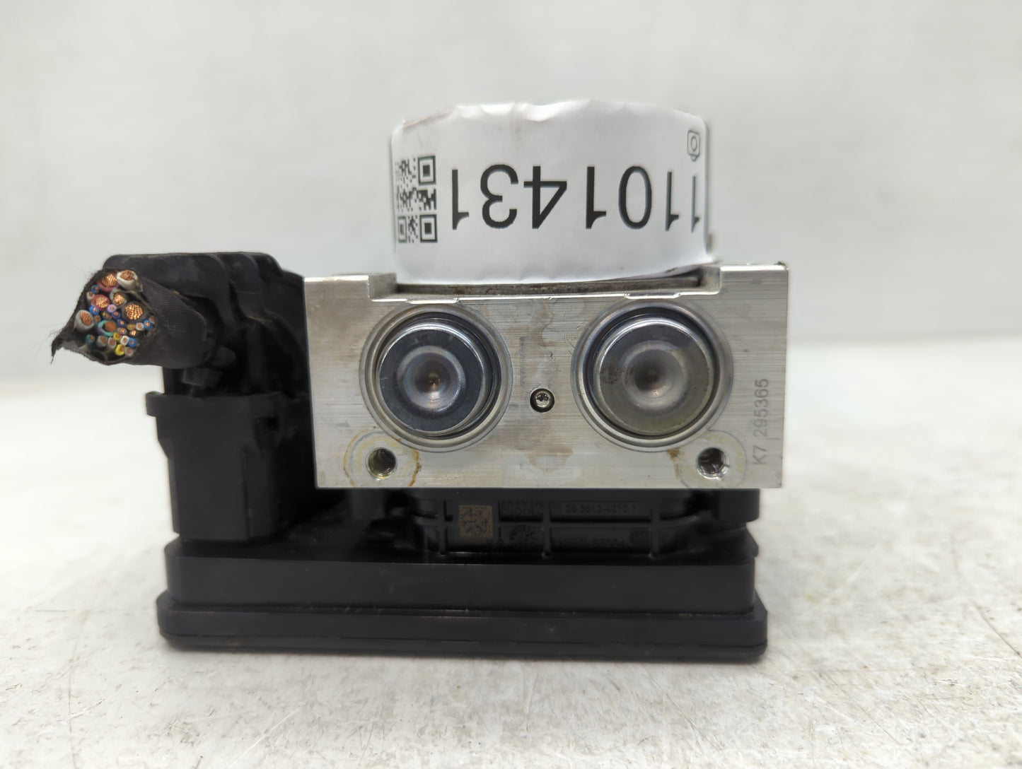 2018-2019 Chevrolet Equinox ABS Pump Control Module Replacement P/N:84646849 Fits Fits 2018 2019 2020 2021 OEM Used Auto Par