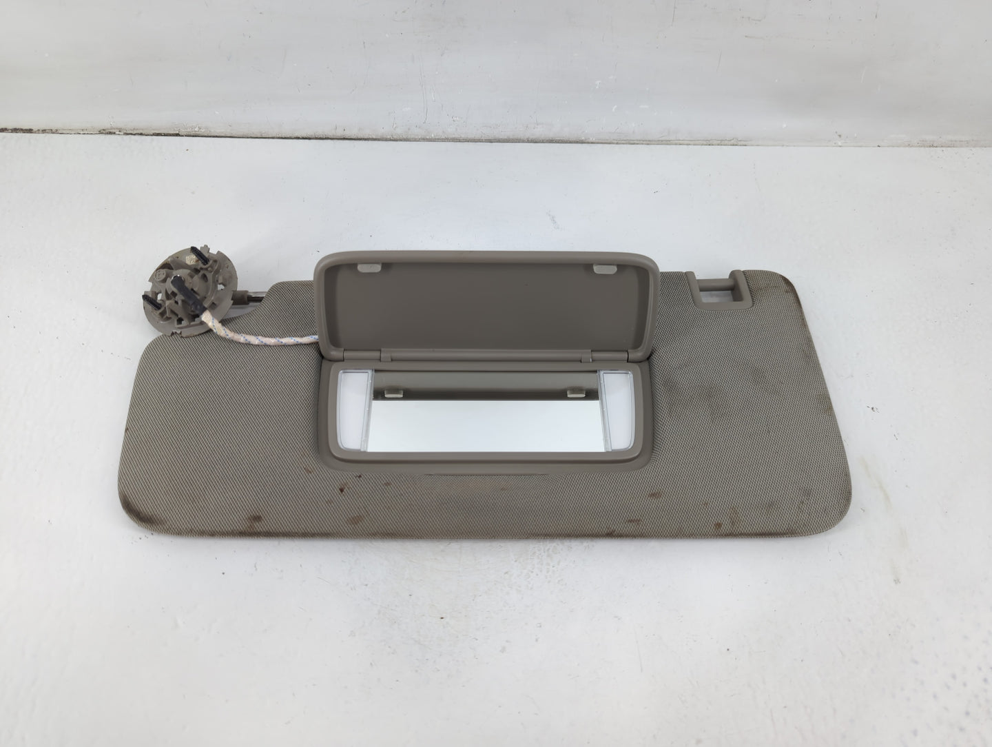2018-2019 Chevrolet Equinox Sun Visor Shade Replacement Driver Left Mirror Fits Fits 2018 2019 OEM Used Auto Parts - Oemused