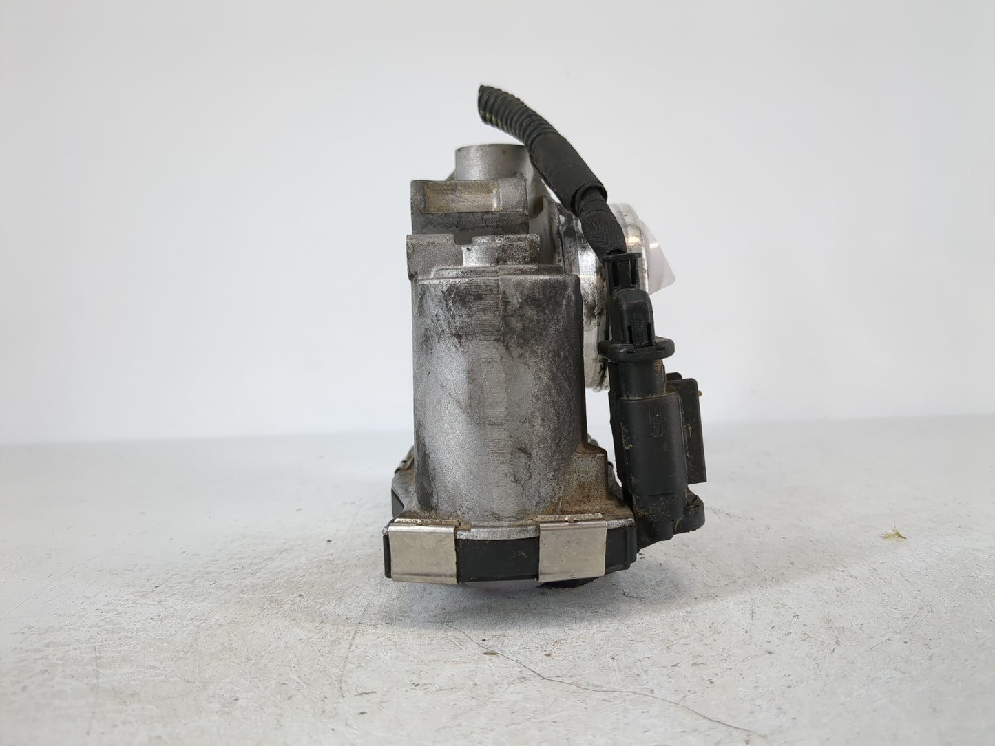 2018-2022 Chevrolet Equinox Throttle Body P/N:12671379AA Fits Fits 2016 2017 2018 2019 2020 2021 2022 OEM Used Auto Parts - 