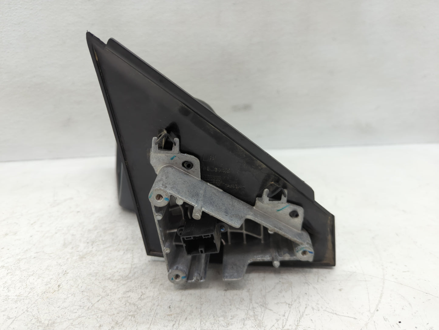 2018-2022 Chevrolet Equinox Driver Side View Mirror - Left Door Mirror OEM Used - Oemusedautoparts1.com