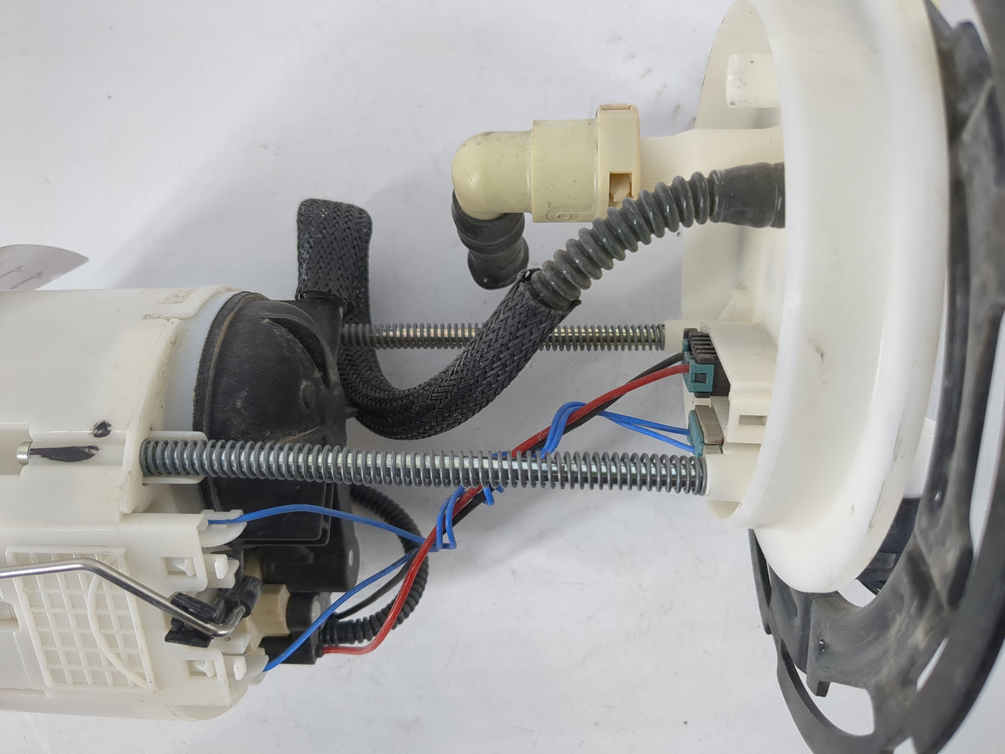 2018-2019 Chevrolet Equinox Electrical Gas Fuel Pump Assembly - Oemusedautoparts1.com