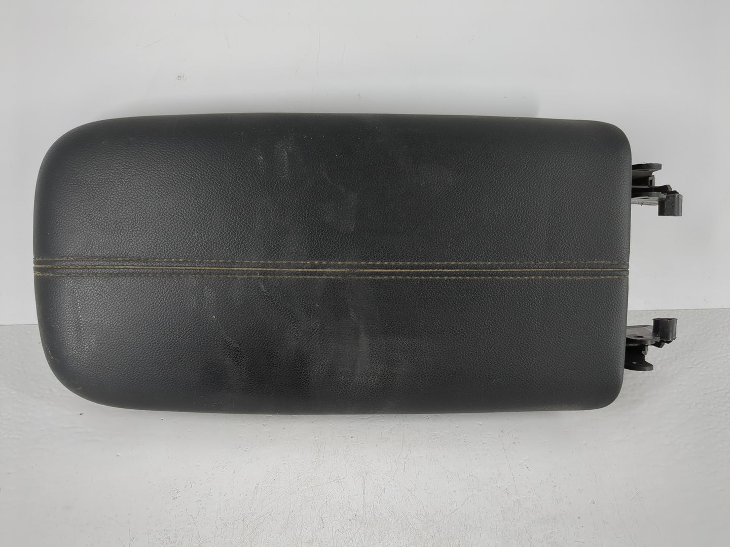 2018-2022 Chevrolet Equinox Center Console Armrest Cover Lid Fits Fits 2018 2019 2020 2021 2022 OEM Used Auto Parts - Oemuse