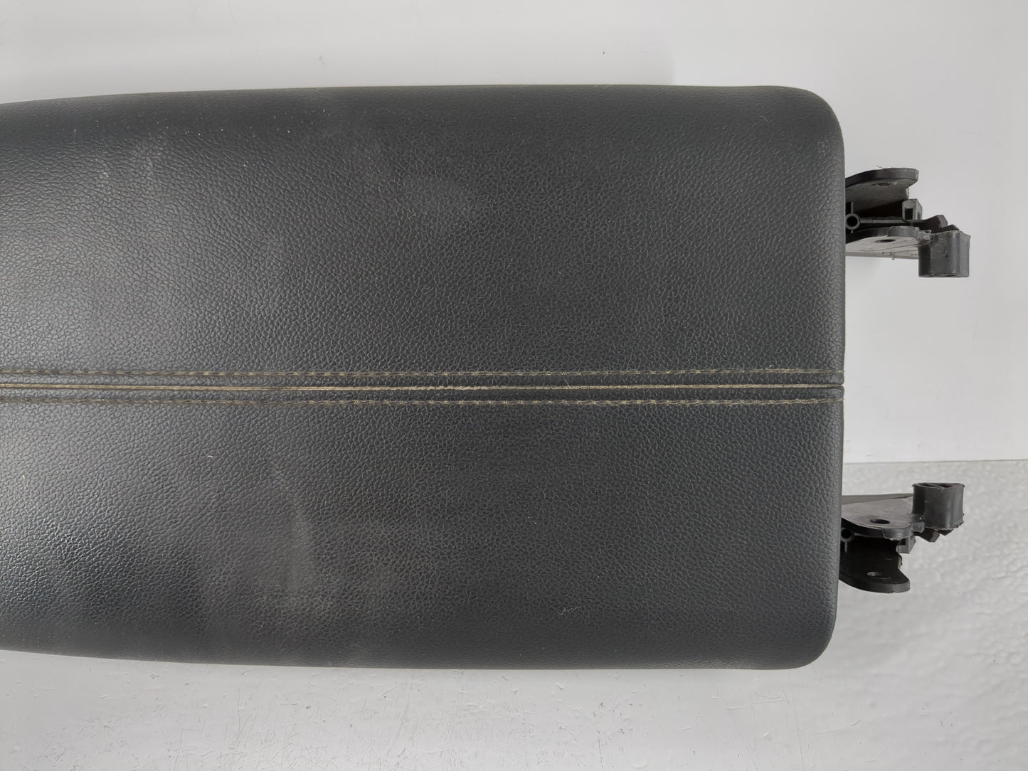 2018-2022 Chevrolet Equinox Center Console Armrest Cover Lid Fits Fits 2018 2019 2020 2021 2022 OEM Used Auto Parts - Oemuse