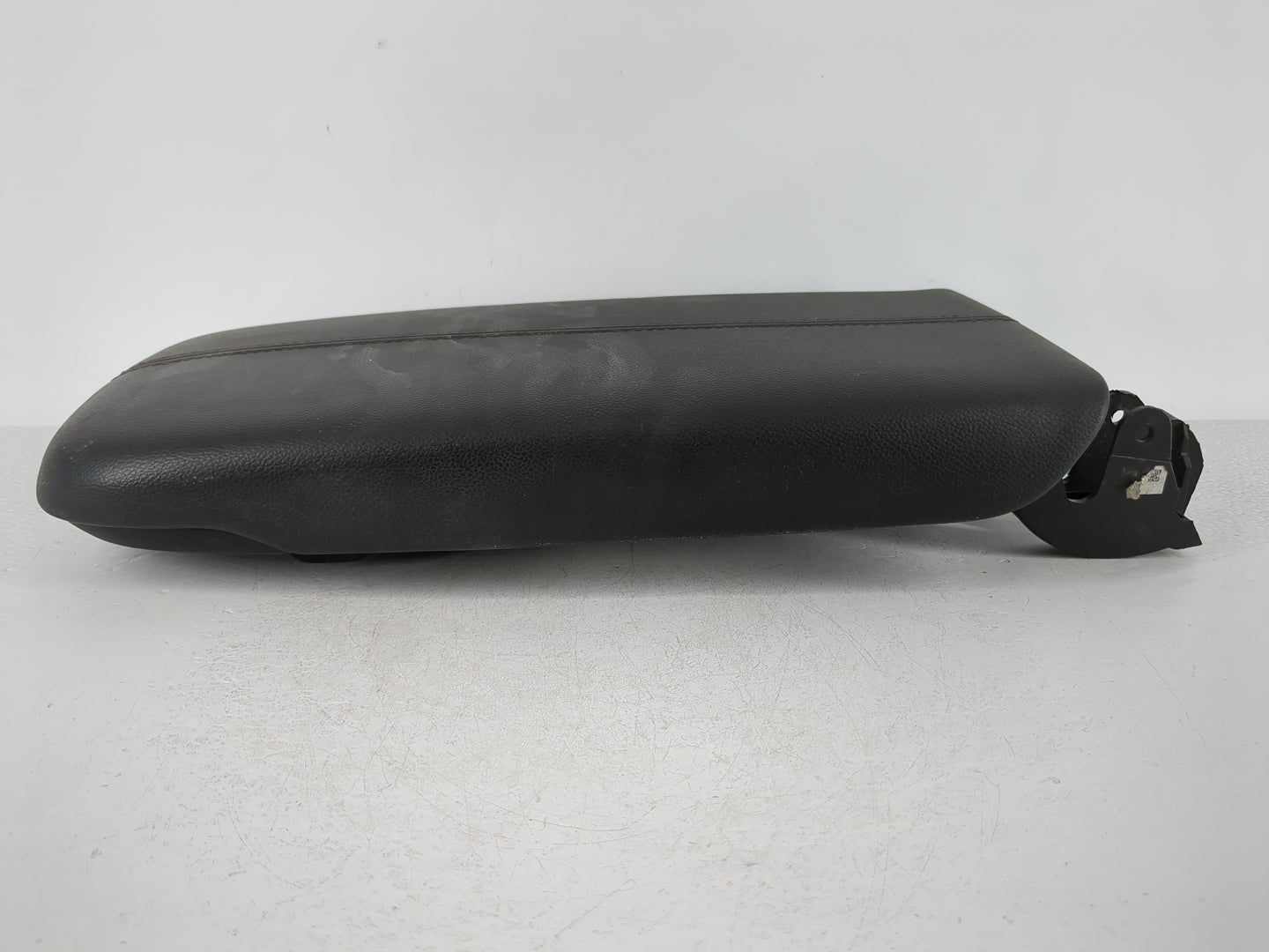 2018-2022 Chevrolet Equinox Center Console Armrest Cover Lid Fits Fits 2018 2019 2020 2021 2022 OEM Used Auto Parts - Oemuse