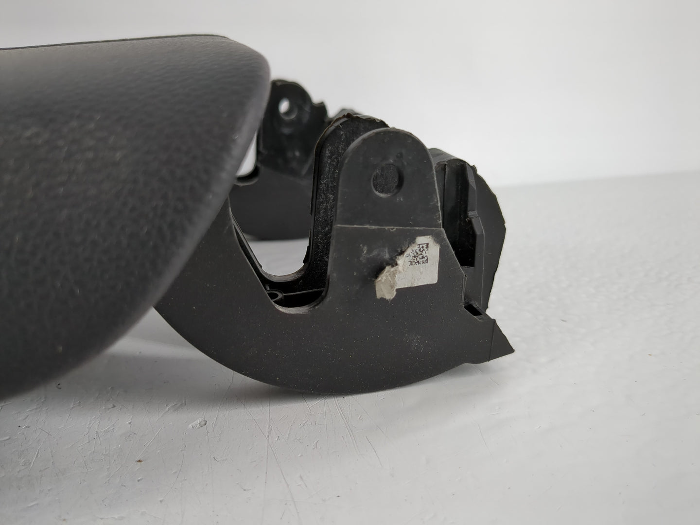 2018-2022 Chevrolet Equinox Center Console Armrest Cover Lid Fits Fits 2018 2019 2020 2021 2022 OEM Used Auto Parts - Oemuse