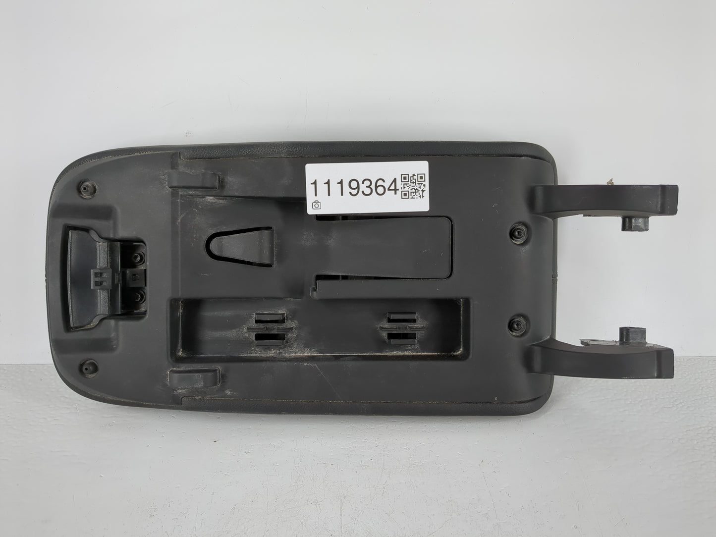 2018-2022 Chevrolet Equinox Center Console Armrest Cover Lid Fits Fits 2018 2019 2020 2021 2022 OEM Used Auto Parts - Oemuse